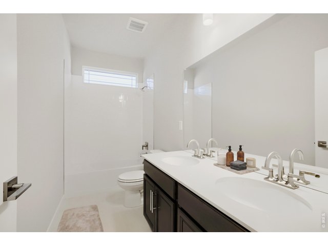 Property Photo 25 Shared full bathroom