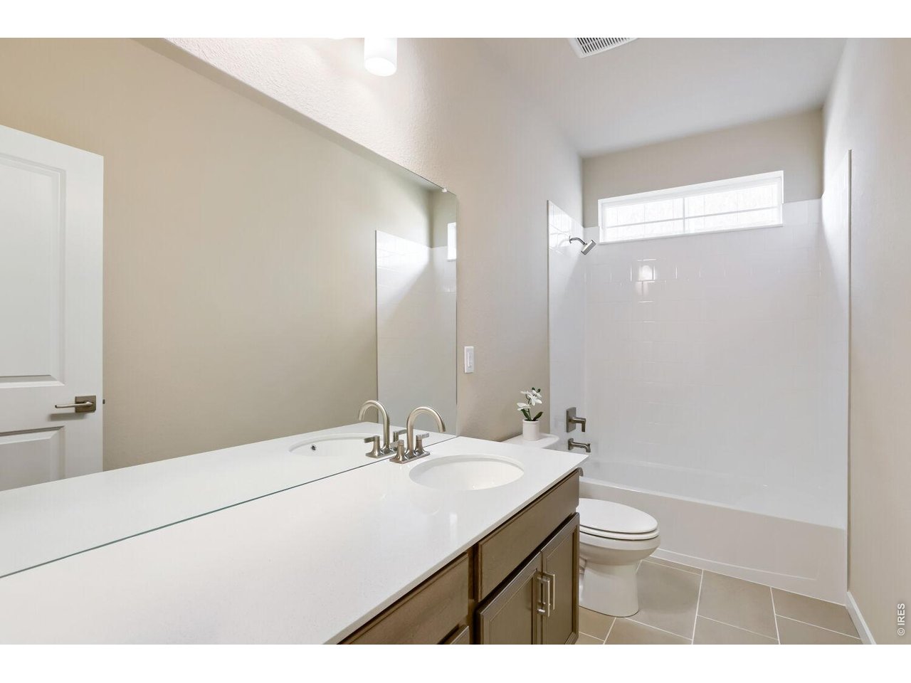 Shared full bathroom