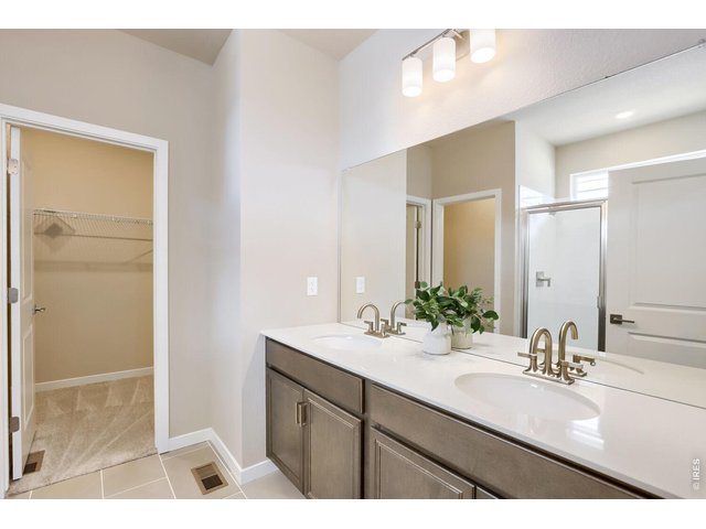 Property Photo 16 Primary bathroom + walk-in closet