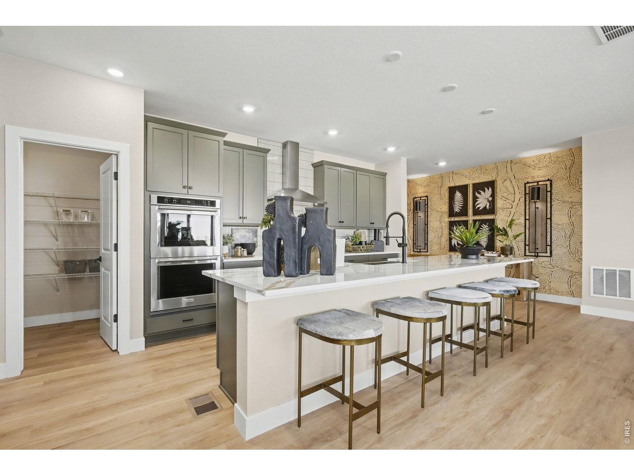 Eat-in kitchen - Model Home