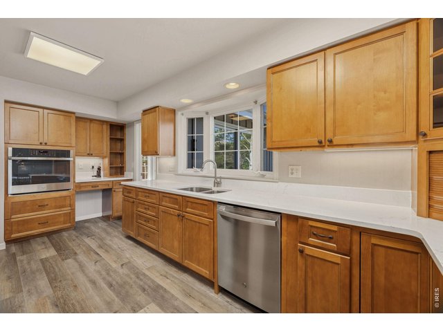 Property Photo 13 Quartz countertop