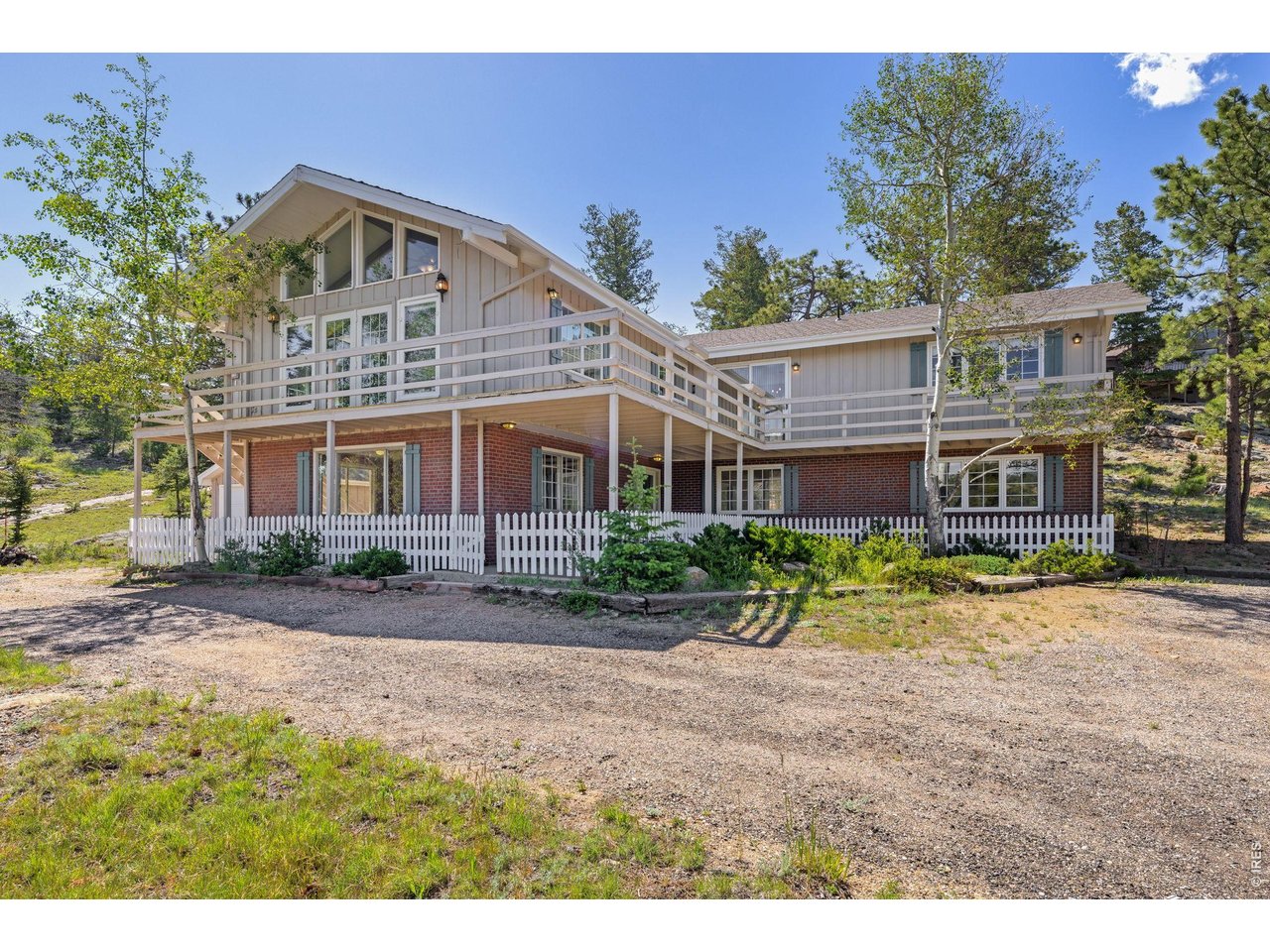 Welcome to 350 Whispering Pines