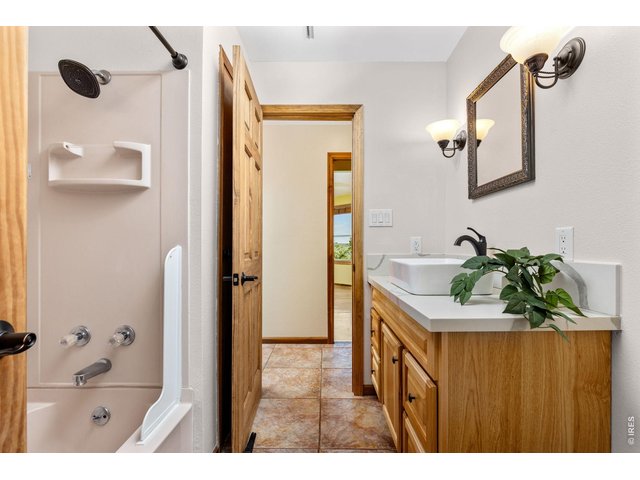 Property Photo 22 Shared hallway bathroom