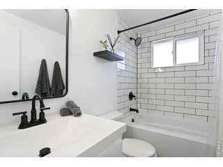 2327-2331 W 18th St Loveland, CO 80538