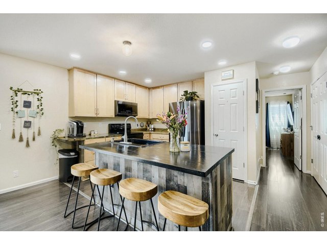 Property Photo 8 Kitchen Island