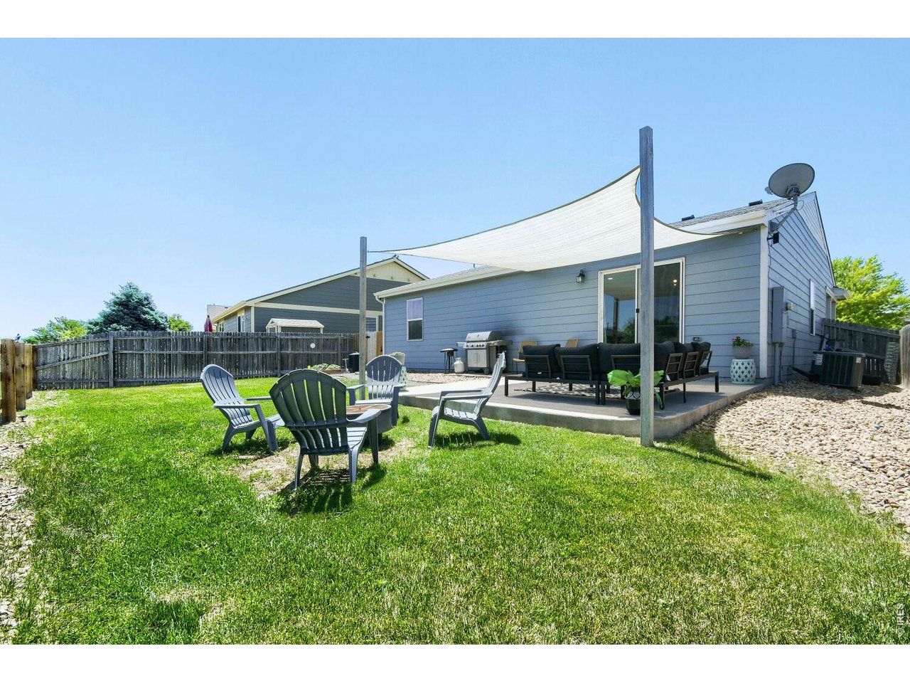 Spacious Back Yard