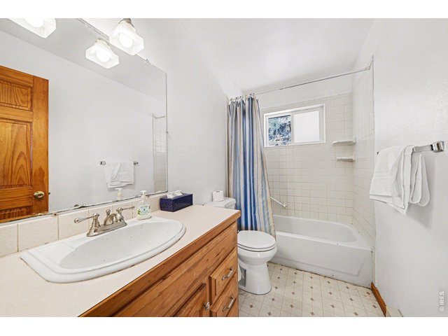 Property Photo 11 Main Bathroom