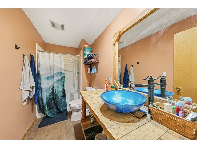 Property Photo 19 Lower bathroom