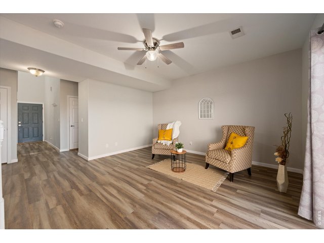 Property Photo 5 Convenient Open floorplan on main level