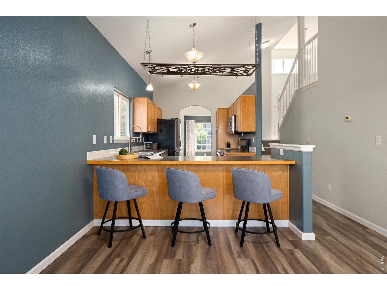 The peninsula offers extra counter space and is great for entertaining