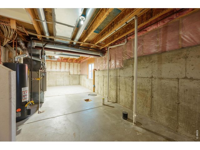 Property Photo 29 High ceilings - space for 2 extra comforming bedrooms