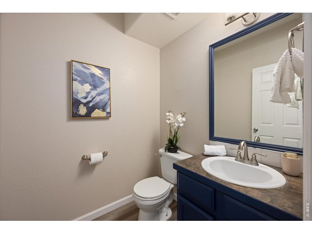 Property Photo 14 Convenient and extra cute Powder Bathroom on main level