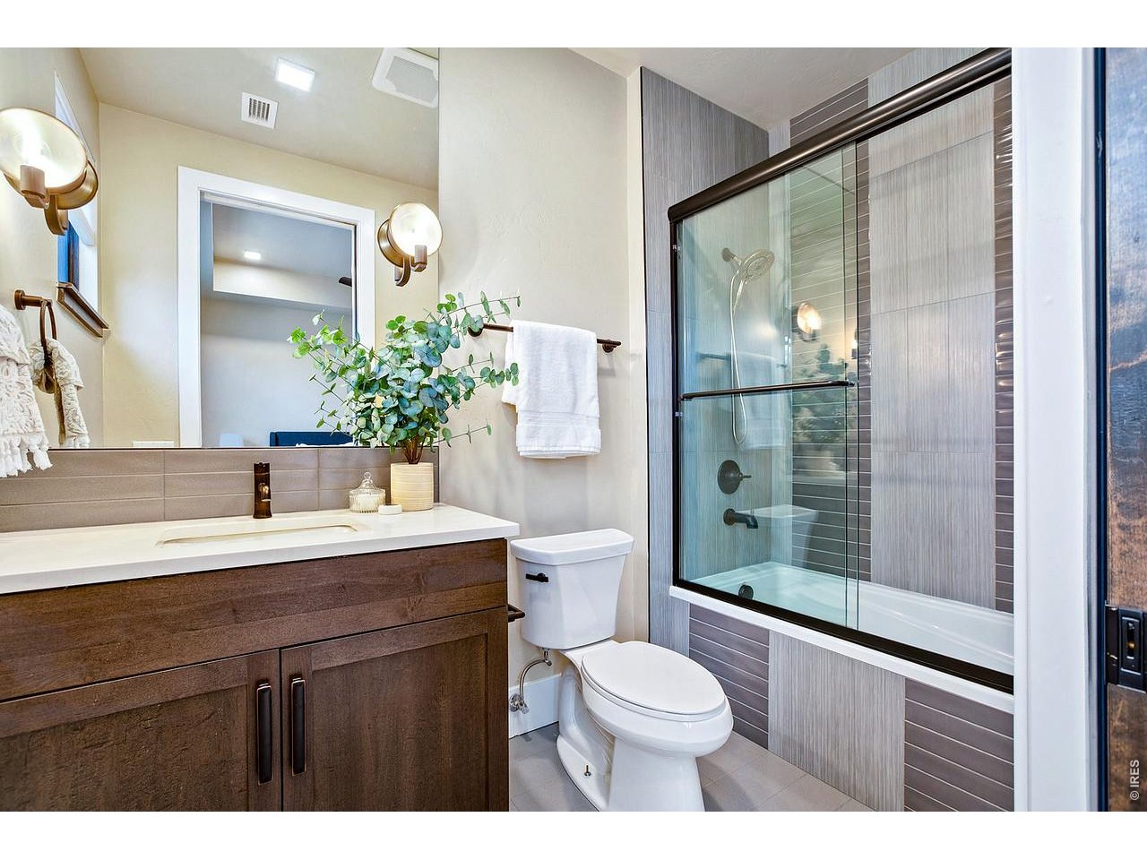 Property Photo 18 Secondary Bedroom ensuite