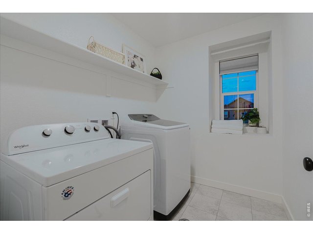 Property Photo 30 Large and bright, 2nd floor laundry room