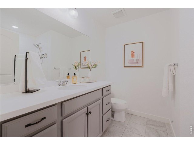 Property Photo 28 Large full bathroom upstairs for bedrooms 2 & 3