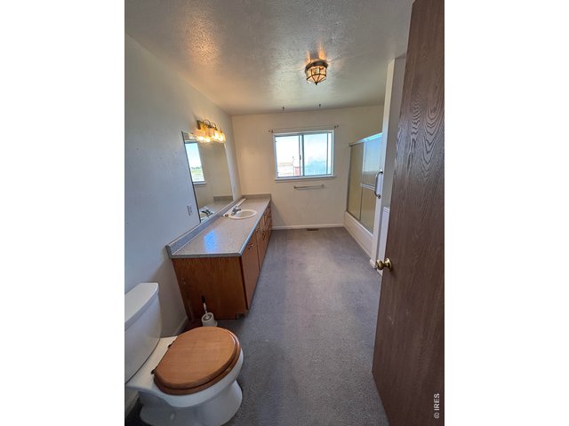 Property Photo 9 Full Bathroom & Laundry