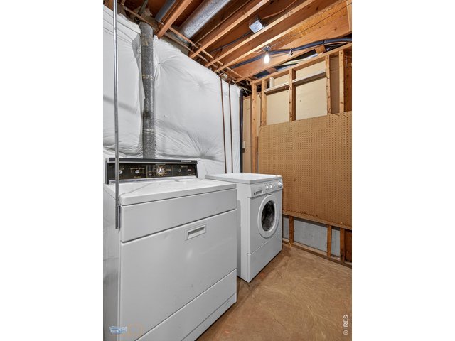 Property Photo 31 Laundry/utility room basement
