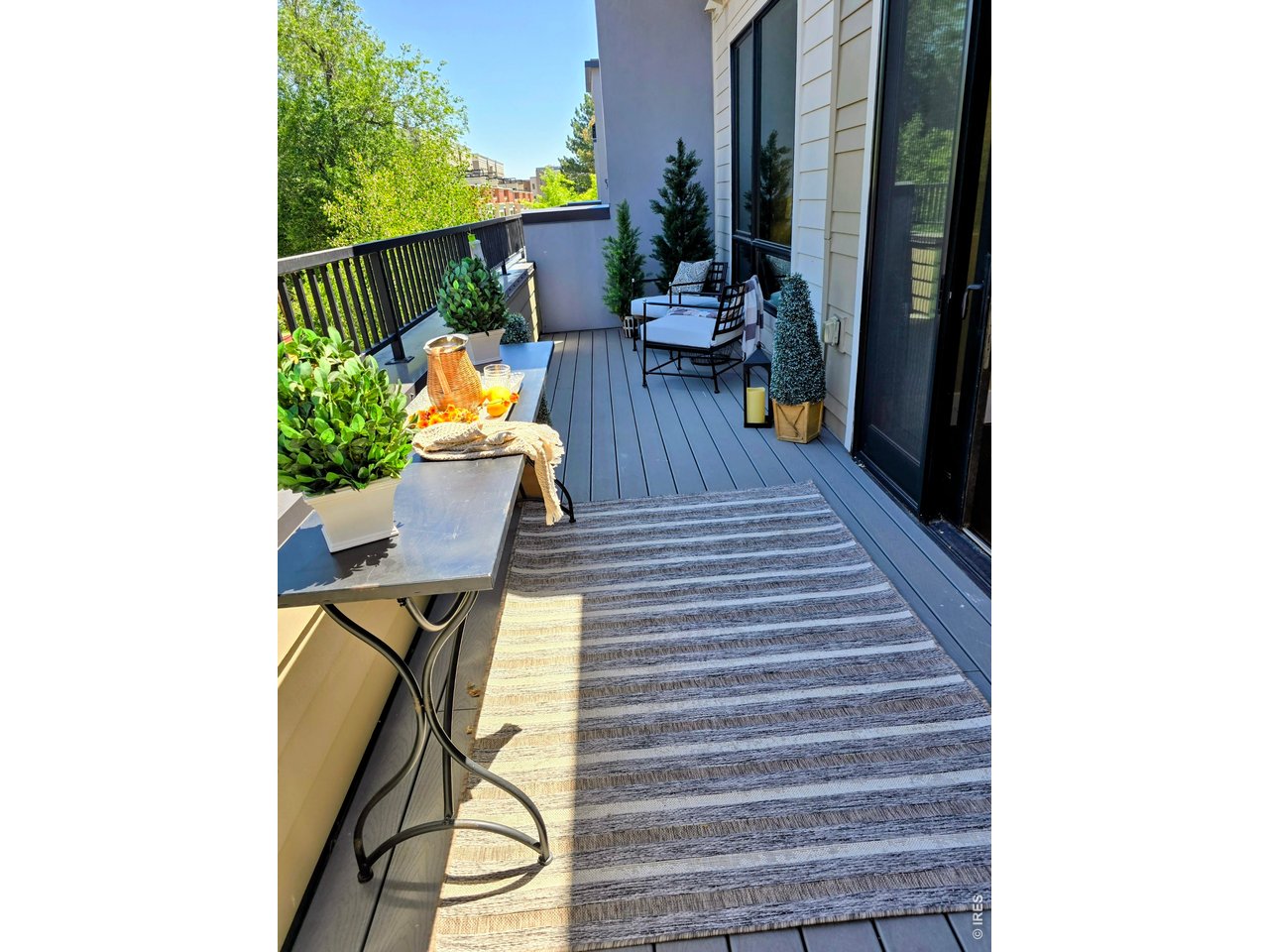 Property Photo 25 Maintenance free decking