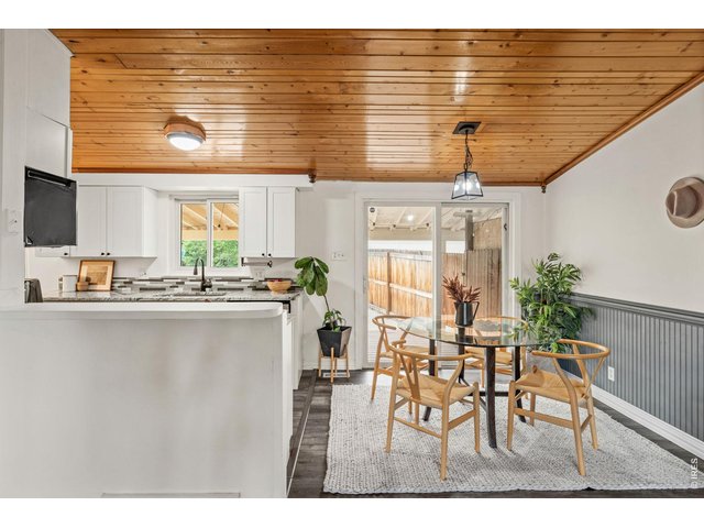 Property Photo 16 Open floor plan open to backyard- perfect for the summer bbq 