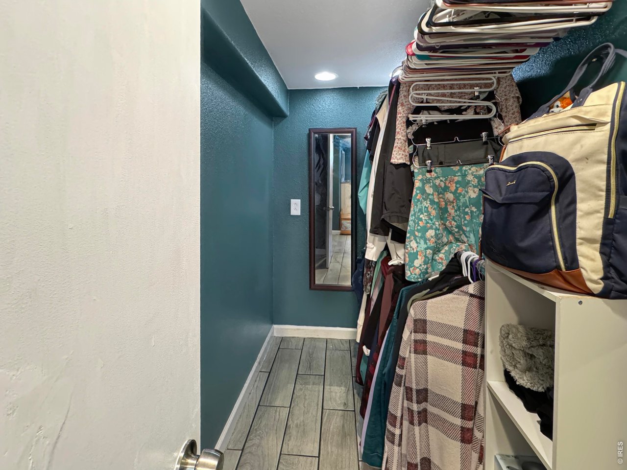 Property Photo 20 Walk in closet