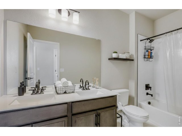 Property Photo 23 Shared full bathroom