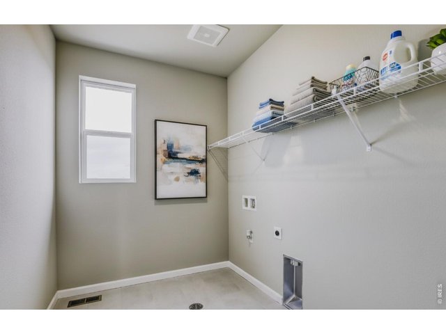 Property Photo 26 Laundry room