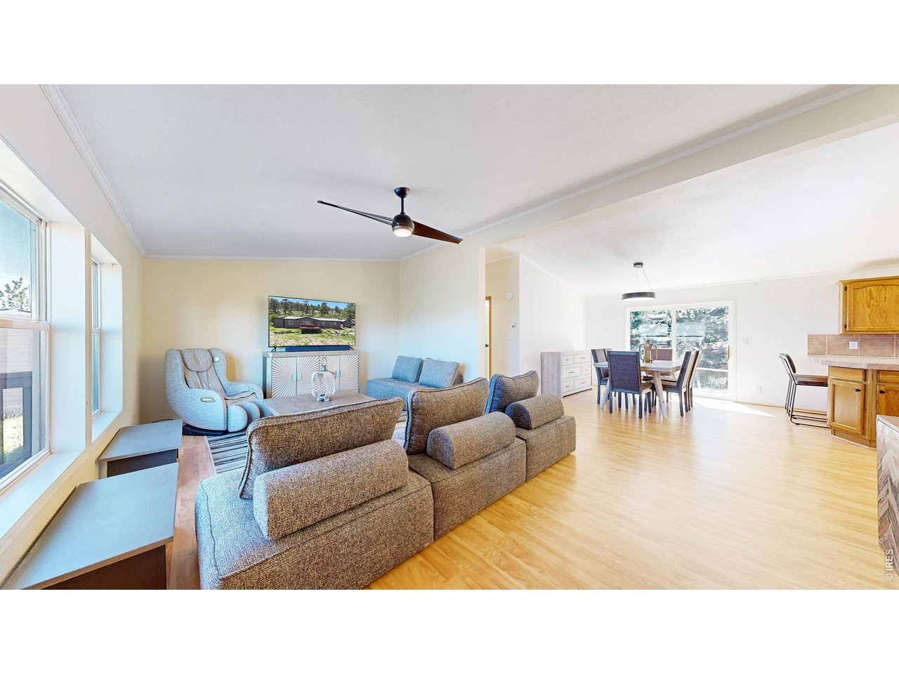 Property Photo 7 Greeted by tall ceilings when you walk through the front door