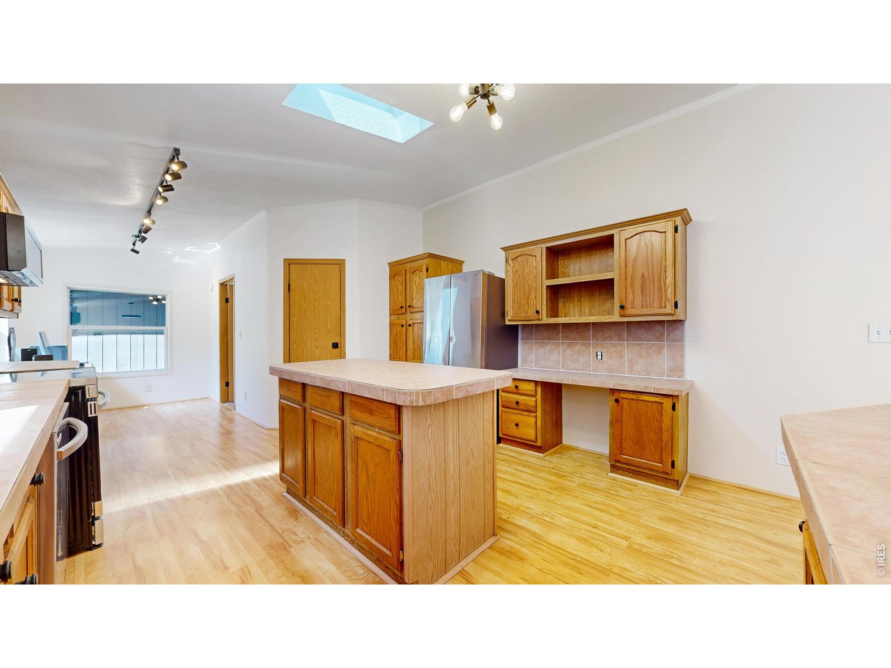 Property Photo 15 Skylight to let in natrual light