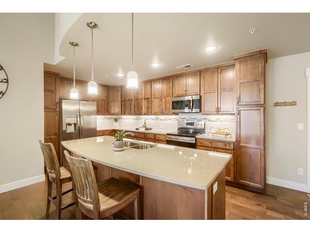 Property Photo 5 Eat-in Kitchen