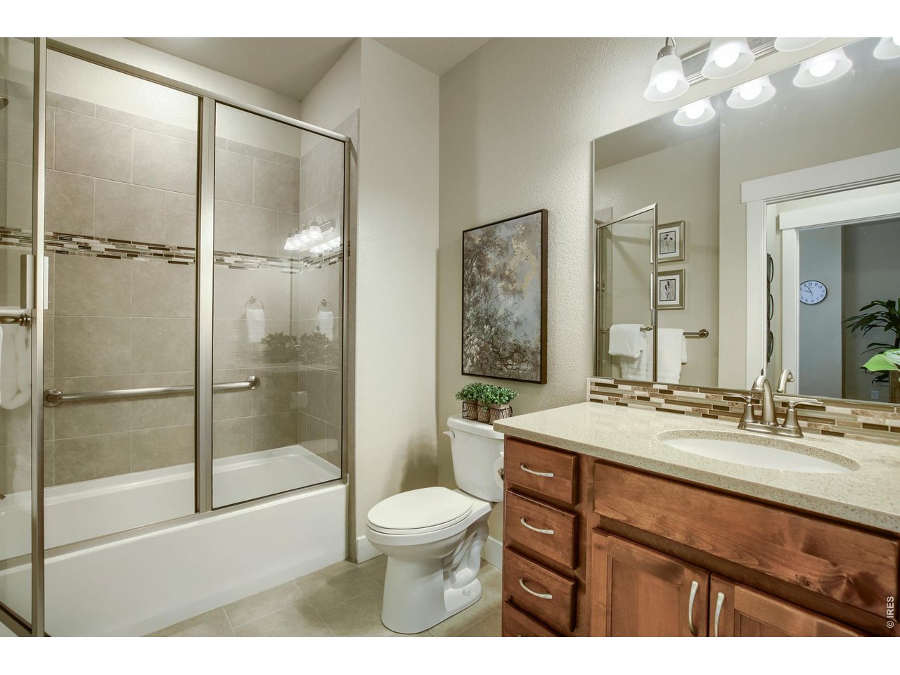 Property Photo 20 Full Bathroom