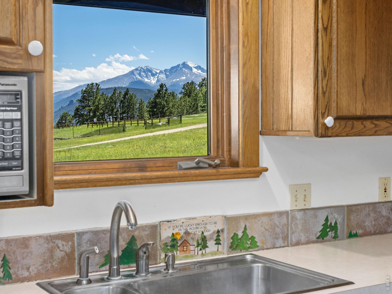 Property Photo 17 Dishes with view!