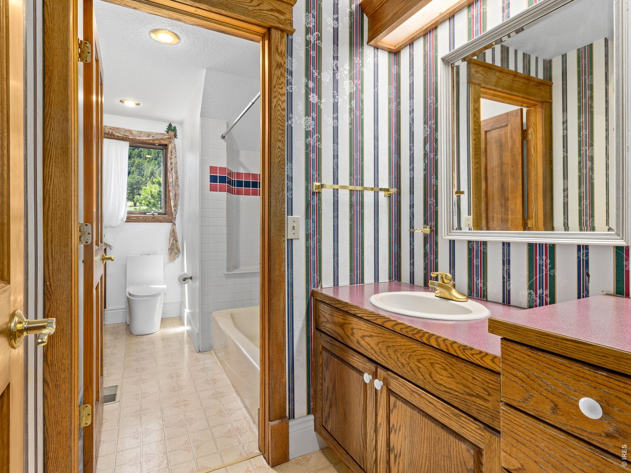 Property Photo 32 Full bath upstairs