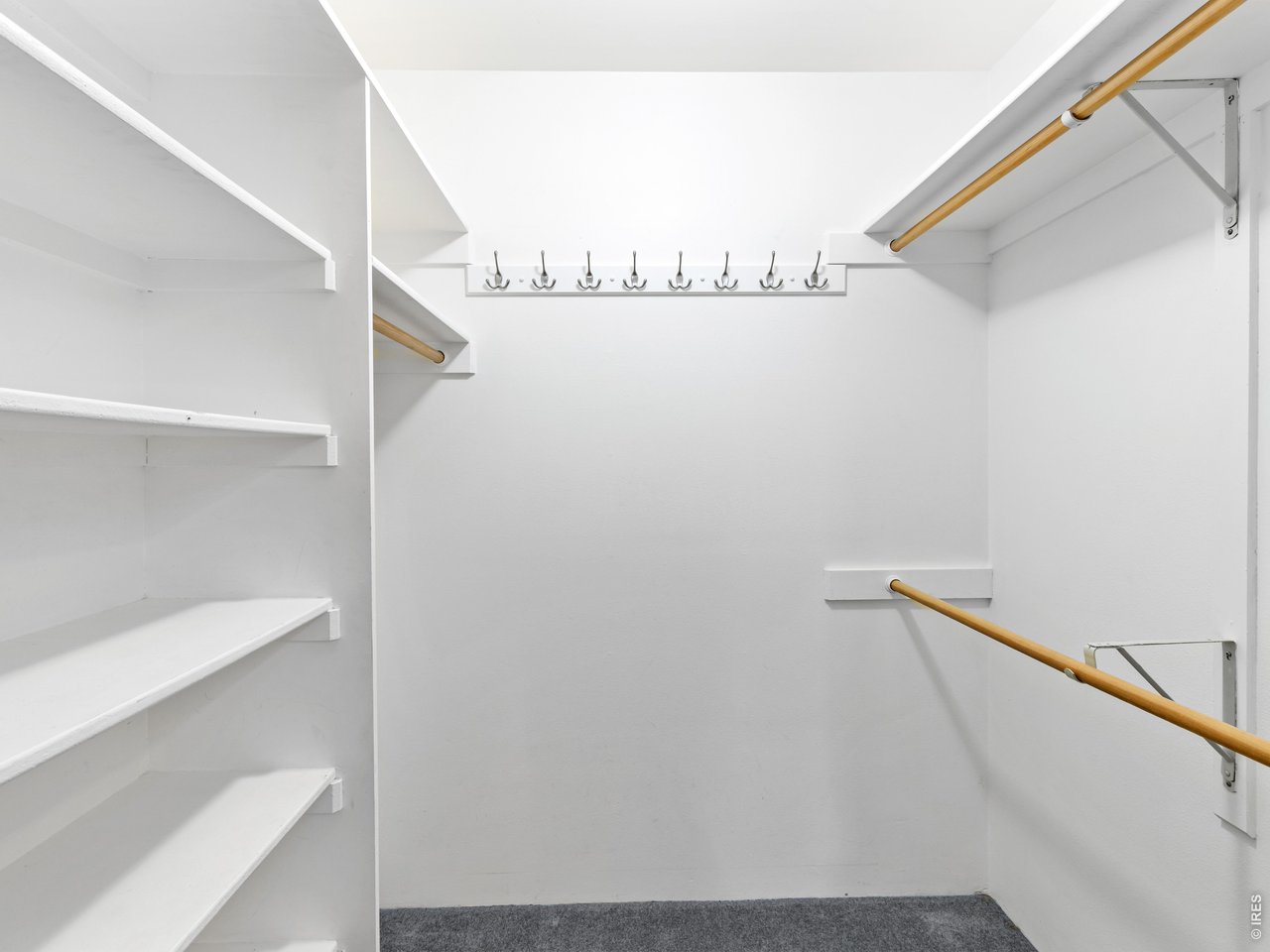 Property Photo 26 Walk-in closet
