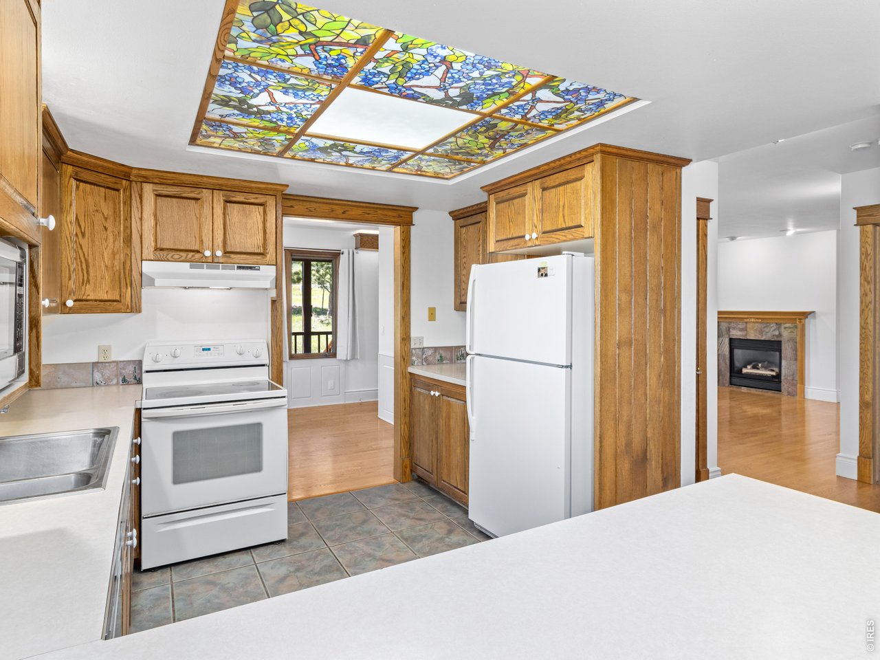 Property Photo 18 Mosaic ceiling in kitchen