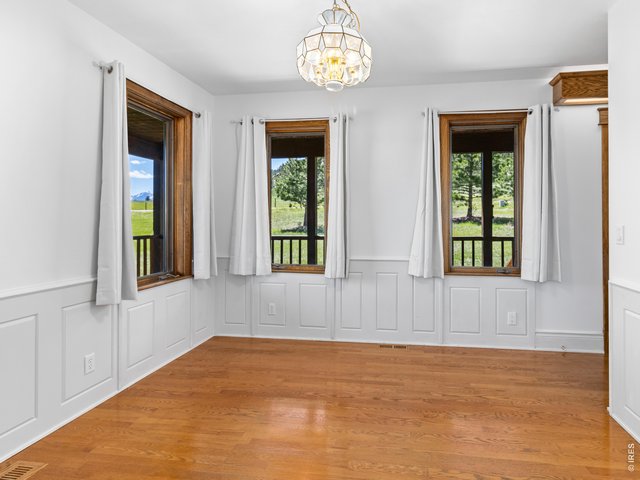 Property Photo 23 Dining room