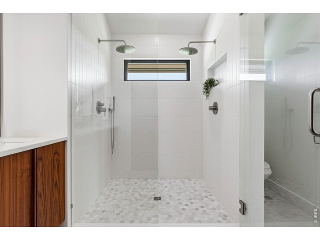 Property Photo 28 Marble floor tile