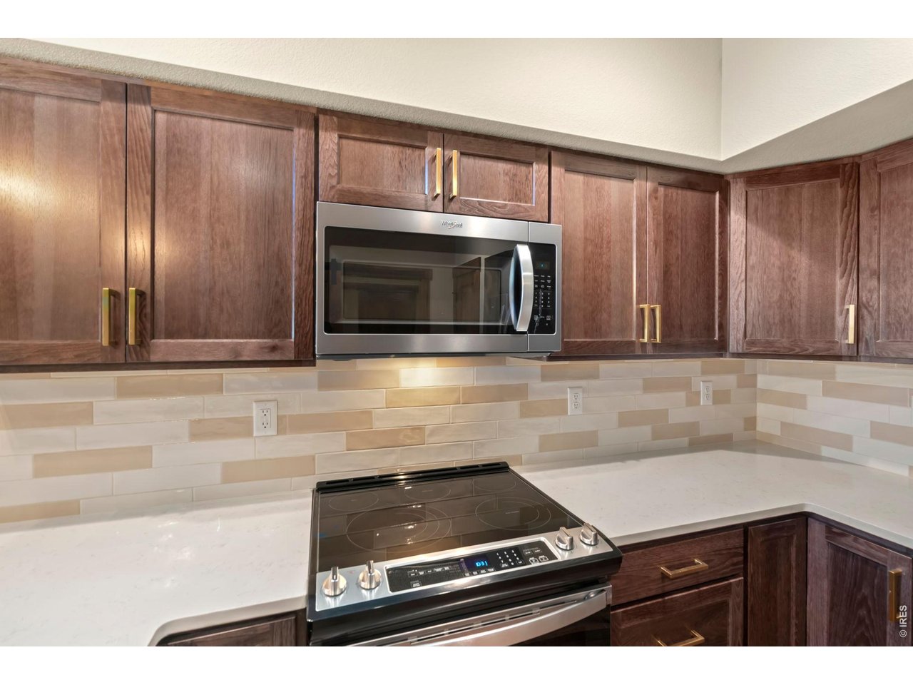 Property Photo 10 Soft close cabinetry