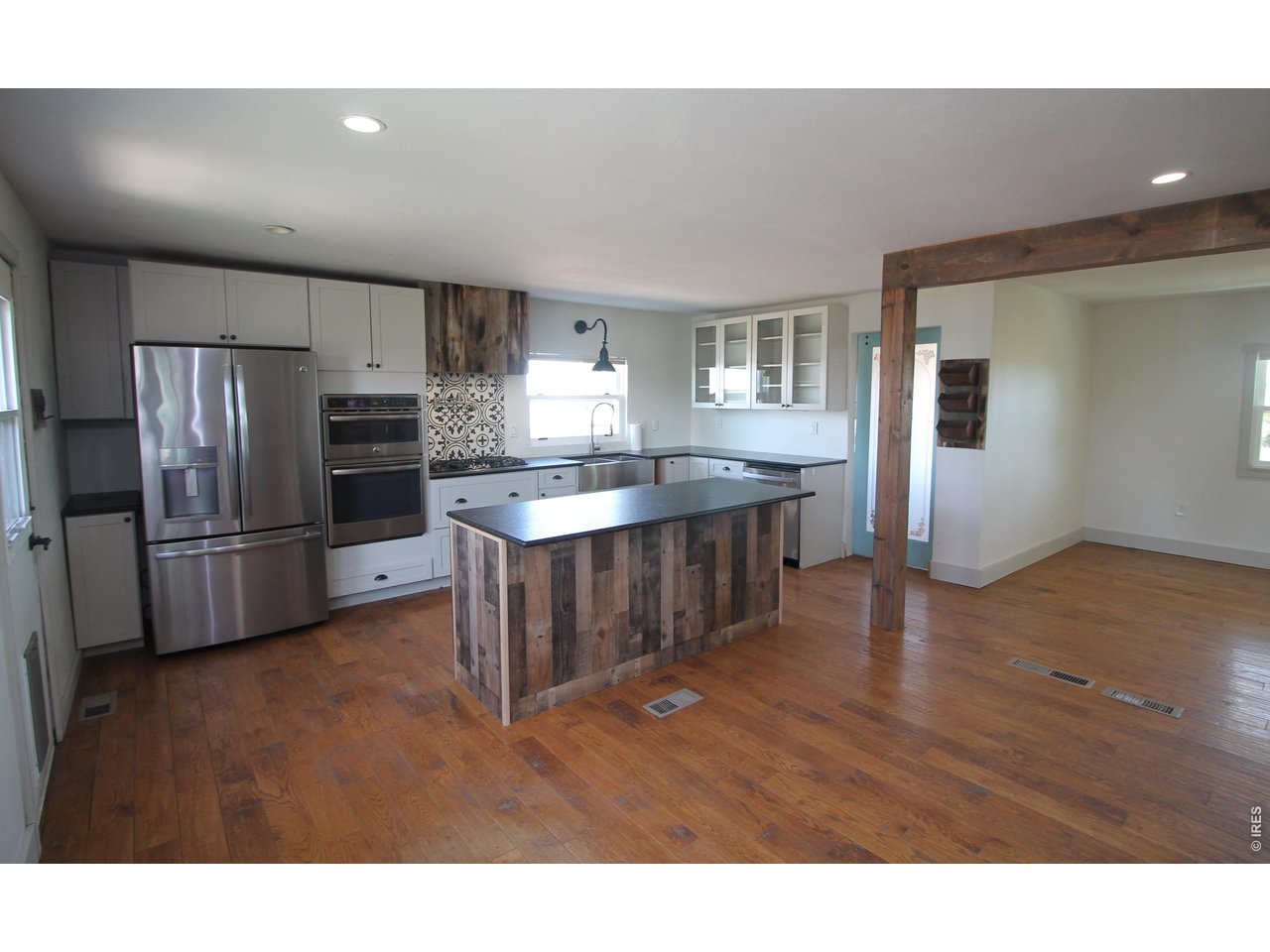 Property Photo 9 Kitchen
