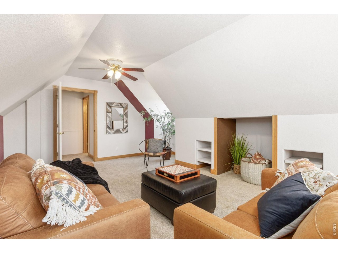 Upper Level Bonus Room