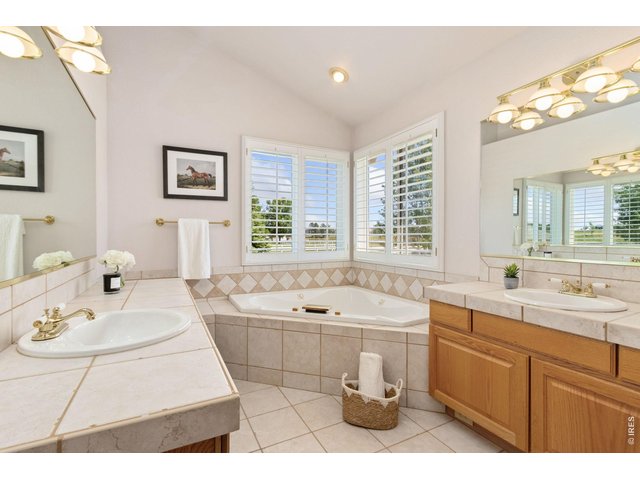 Property Photo 16 Primary Bedroom En-Suite 5 Piece Luxury Bathroom