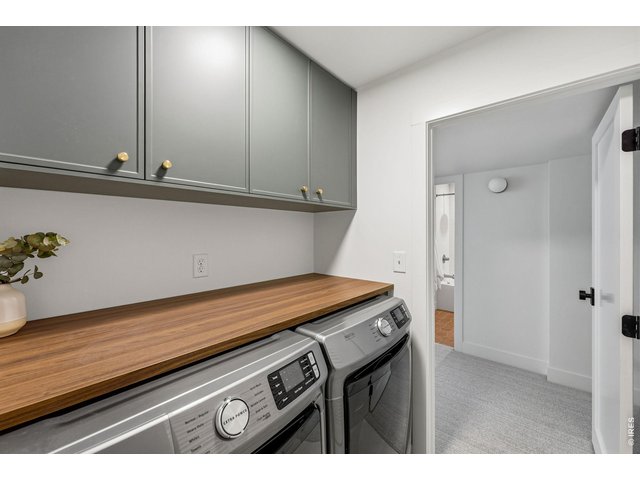 Property Photo 37 Laundry room