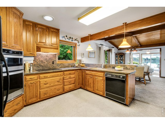 Property Photo 17 Open floor plan