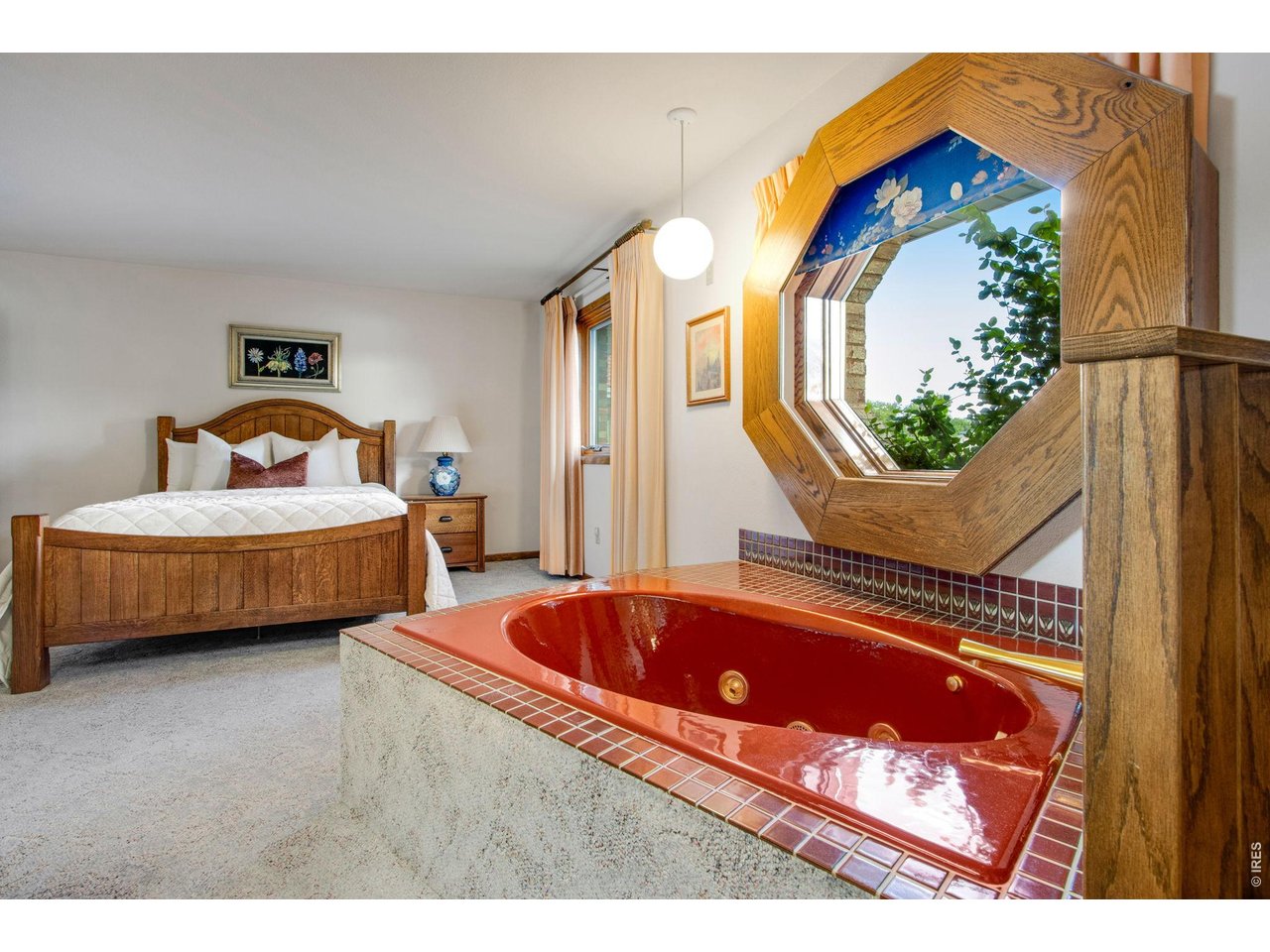 Property Photo 36 Soaker tub in primary