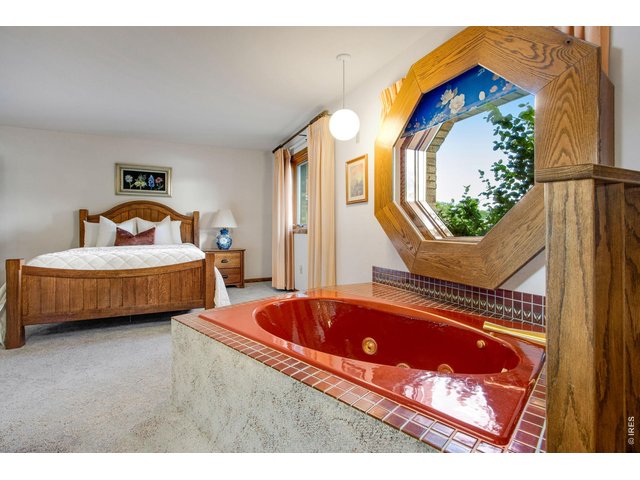 Property Photo 36 Soaker tub in primary