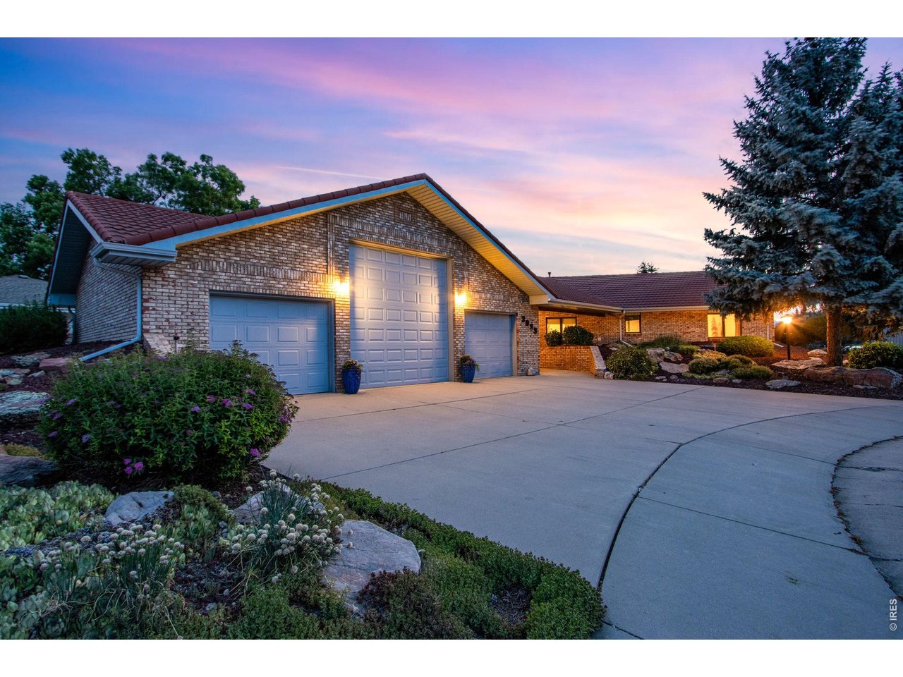 Property Photo 42 Your dream garage ready for toys or RV