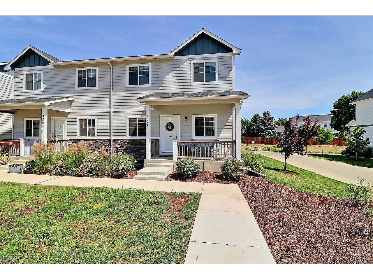 This Centerplace End Unit Townhome is SURE TO PLAESE