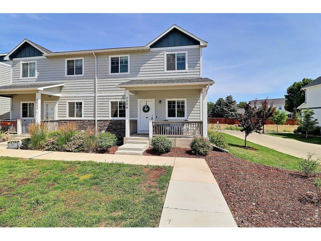 Property Photo 1 This Centerplace End Unit Townhome is SURE TO PLAESE