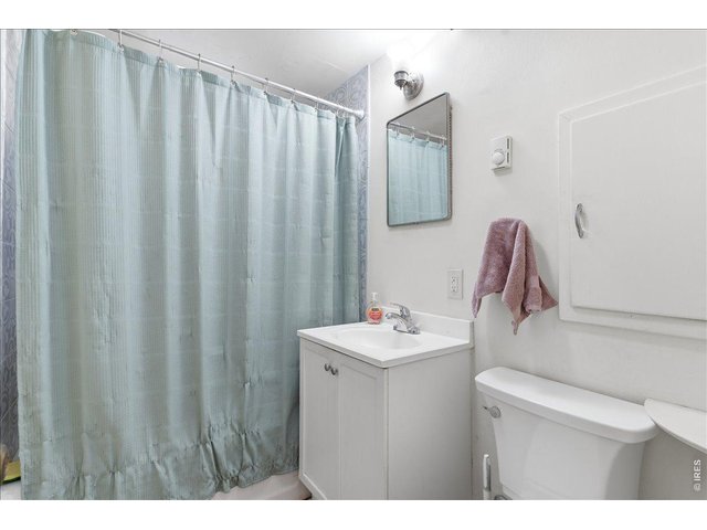 Property Photo 22 Lower unit shared bathroom