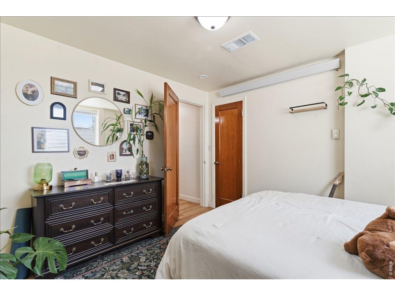 Property Photo 19 Lower unit Bedroom 1