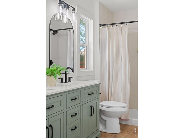 Property Photo 24 New vanities